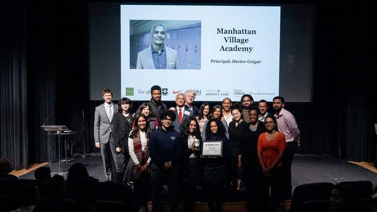 Galardon con el premio Blackboard 2016-2017: Manhattan Village Academy